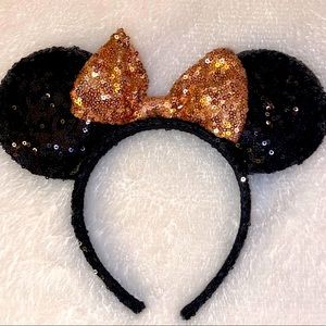 Minnie Mouse Black & Rose Gold Ears